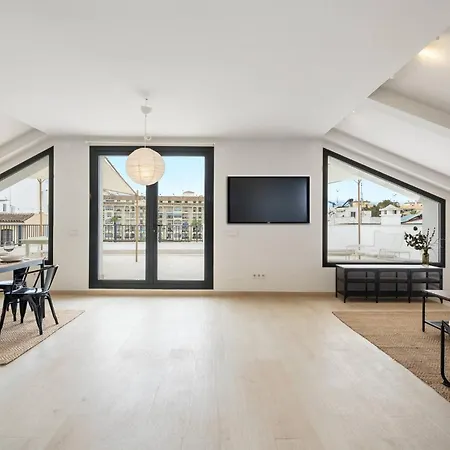 Incredible Terrace, Sea Views, Great Location Lejlighed