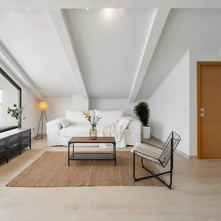 Incredible Terrace, Sea Views, Great Location Lejlighed